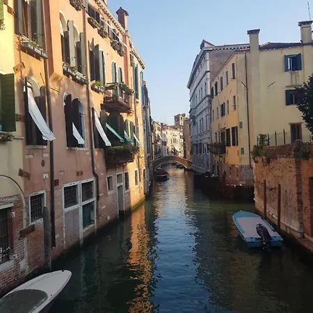 The Secret Garden In The Very Heart Of Venice-2