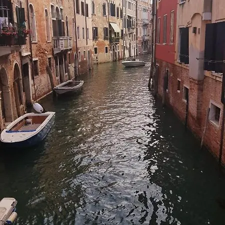 The Secret Garden In The Very Heart Of Venice-3